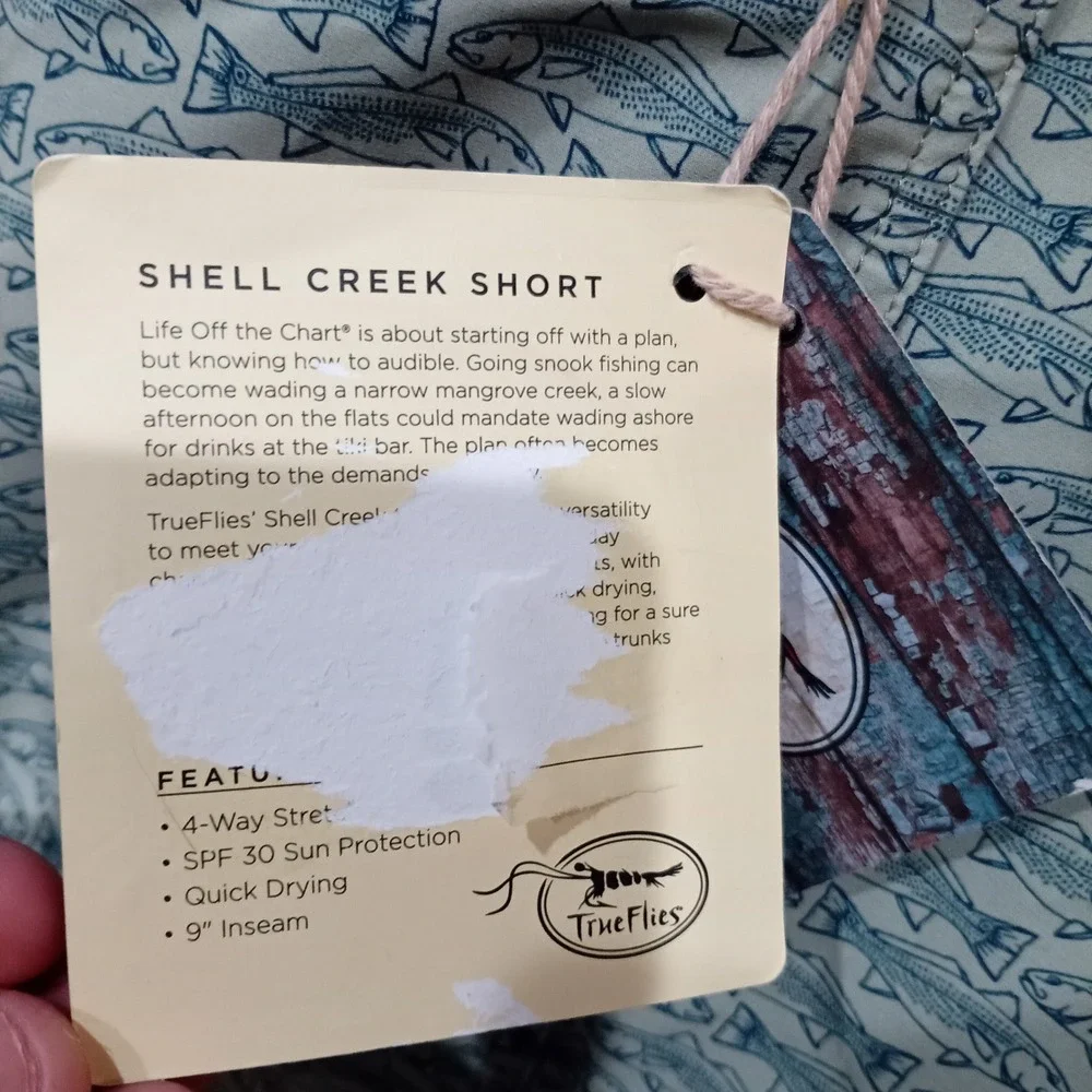 TrueFlies Shell Creek Shorts Mens XXL Green Fish Print 9 Inseam SPF 30 NWT